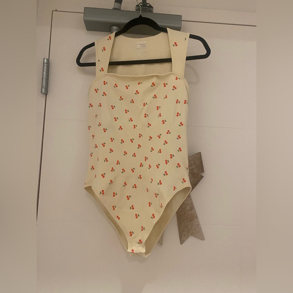 💕NWOT💕 Cherry 🍒 Bodysuit